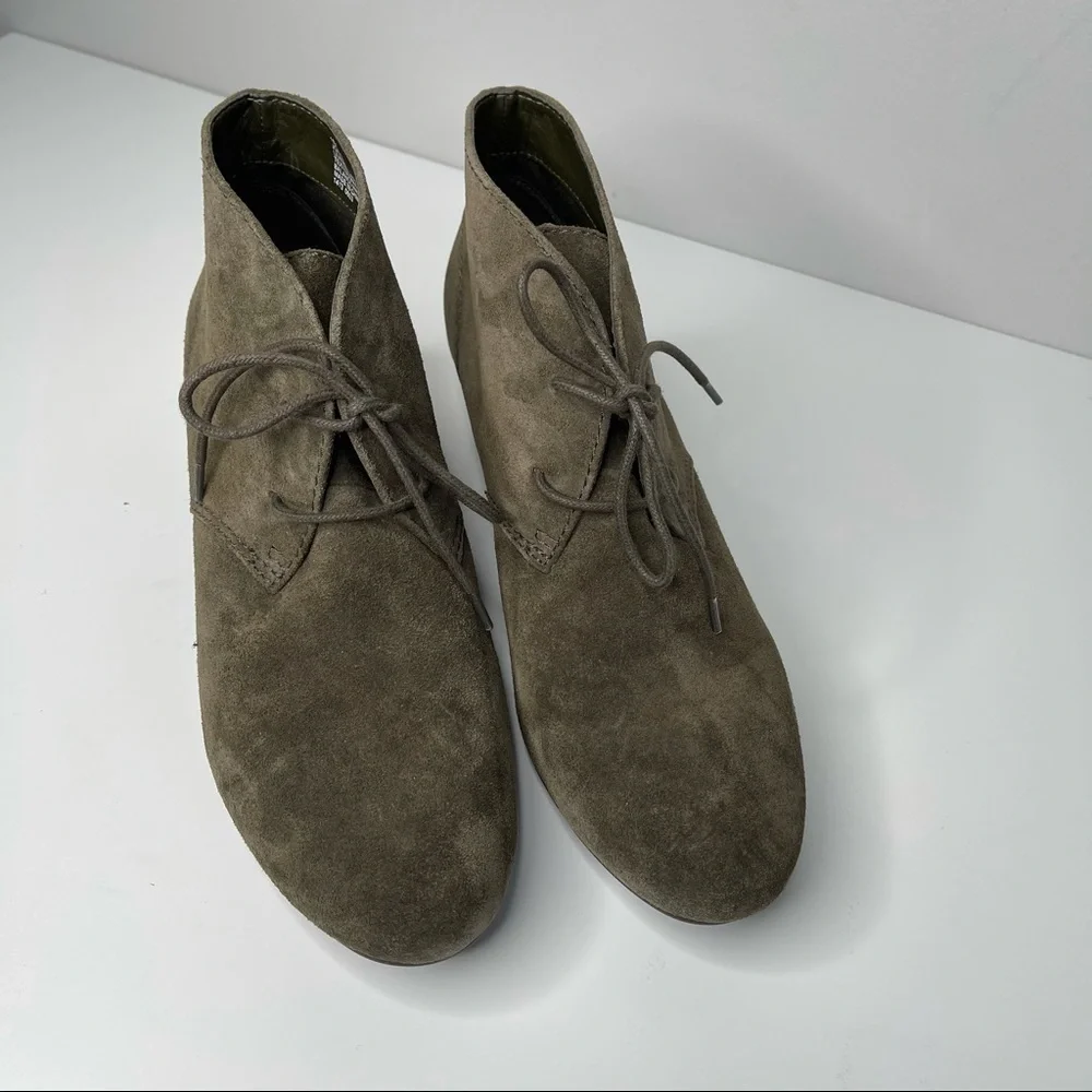 Nine West Joeyo suede wedge boots